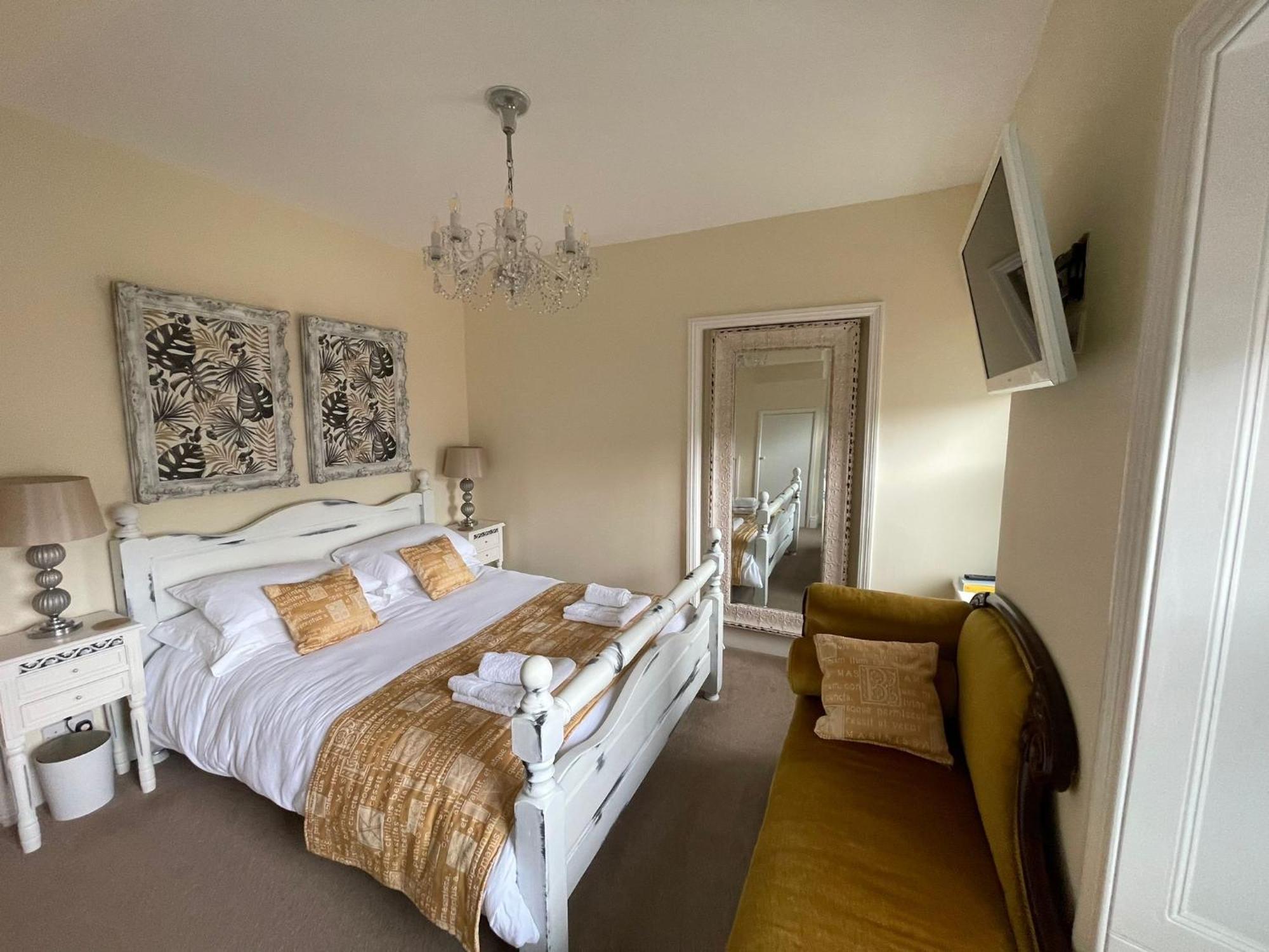 Ivy House Villa Bangor  Bagian luar foto